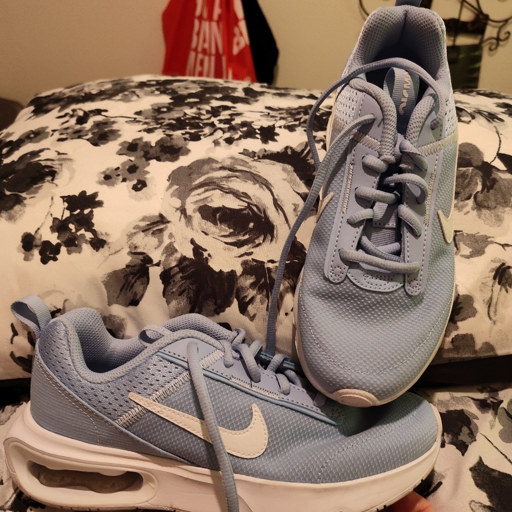 Ladies shoes
